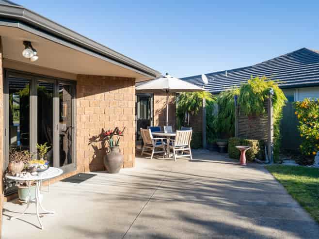 24 Tulip Drive, Cambridge