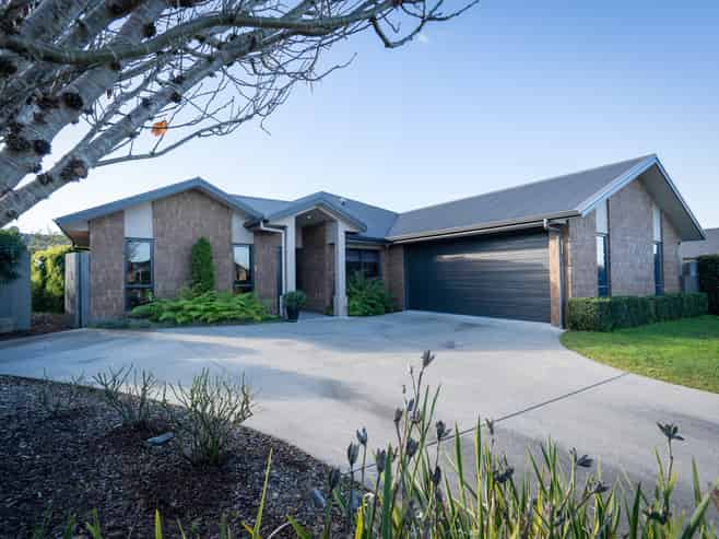 24 Tulip Drive, Cambridge