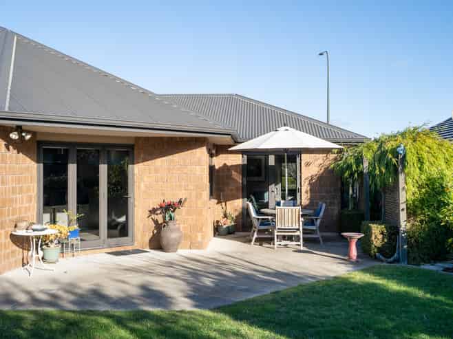 24 Tulip Drive, Cambridge