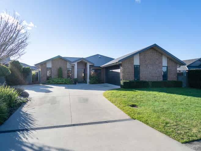 24 Tulip Drive, Cambridge