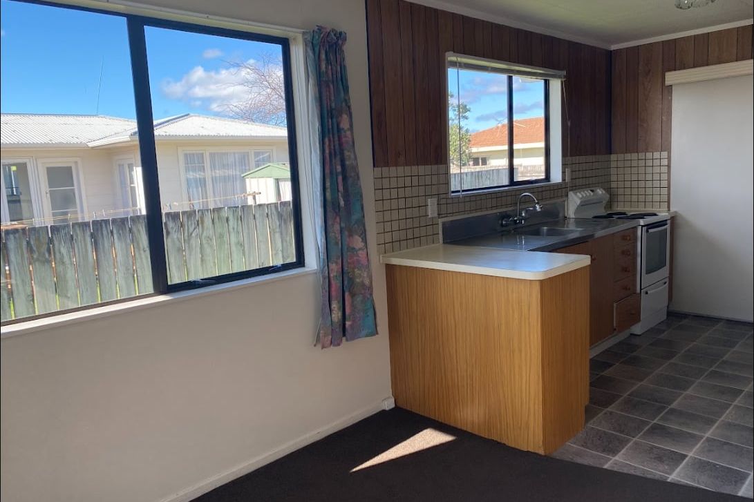 AVAILABLE NOW - Tidy Family Home in a central Papamoa Location – další
