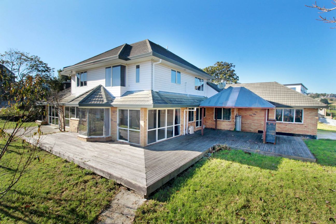 Large home with separate office., Flat Bush