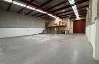 Functional 370sqm industrial unit - East Tamaki