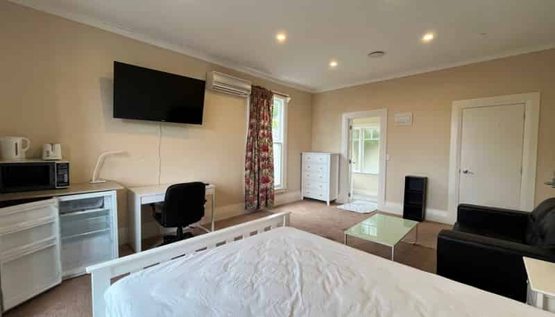 Room 3/ 51 Royal Terrace, Dunedin Central