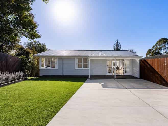 8 Surat Place, Glen Eden