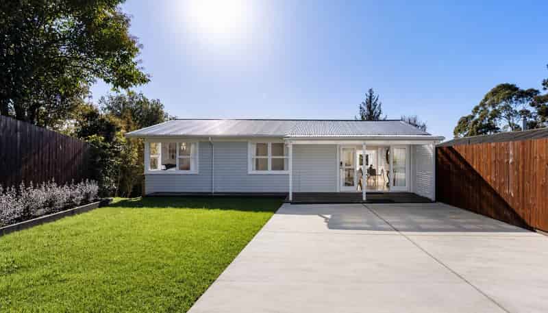 8 Surat Place, Glen Eden