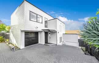 17A Winhall Rise, Remuera