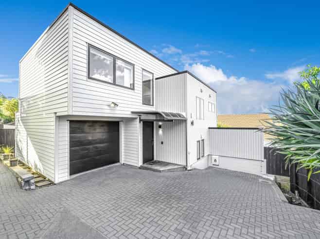17A Winhall Rise, Remuera