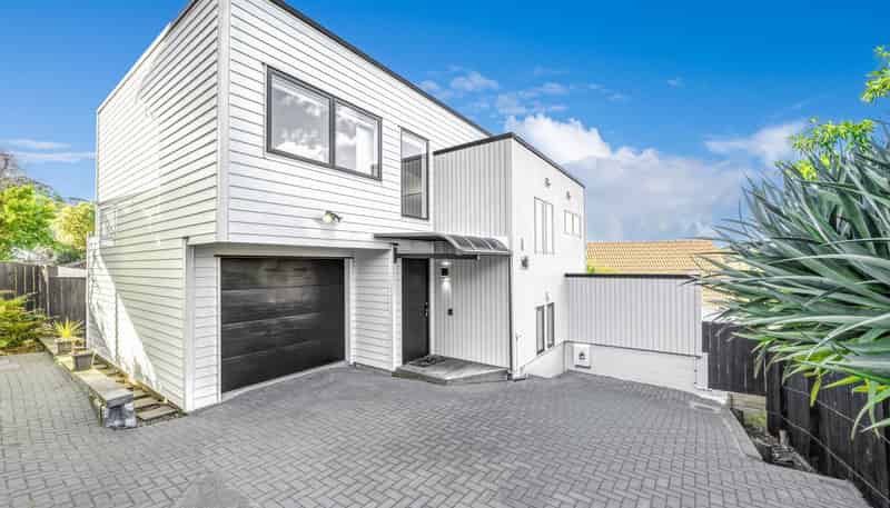 17A Winhall Rise, Remuera