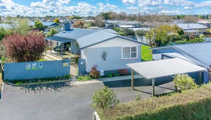 6 Rhonda Avenue, Deanwell