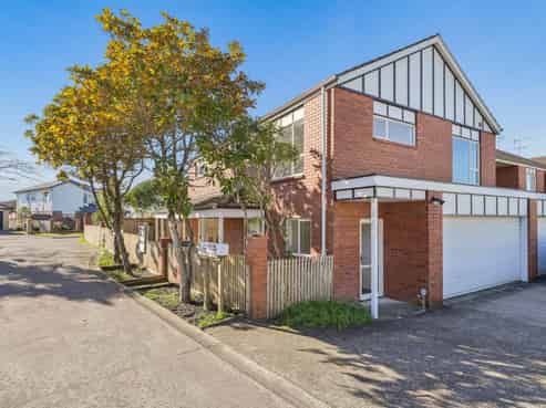 1/23  Charlenne Close, Ranui