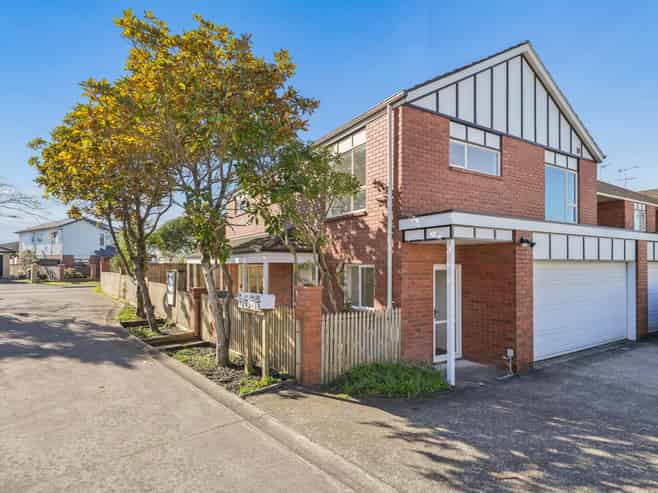 1/23  Charlenne Close, Ranui