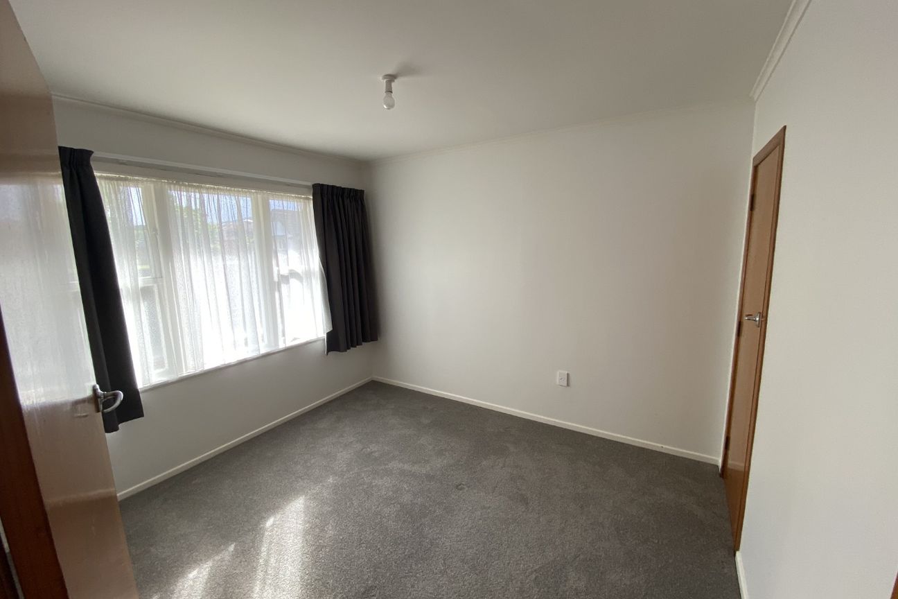Partly renovated 2 bedroom unit - Widok 5