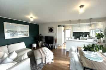 2/2 Maxwelton Drive, Mairangi Bay