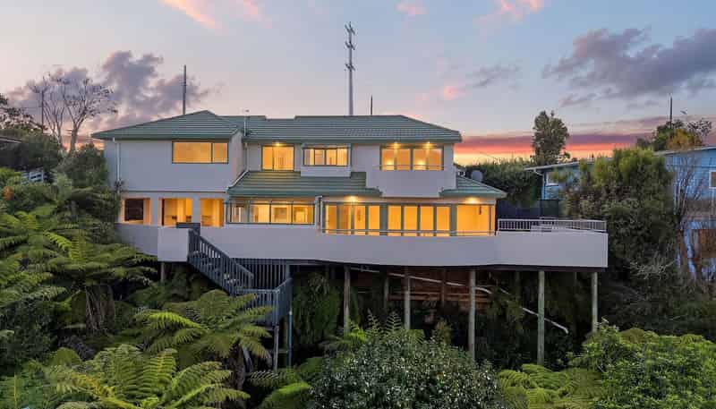 825 East Coast Road, Browns Bay