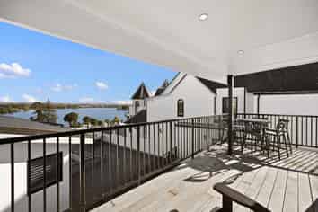 110 Pembroke Street, Hamilton Lake