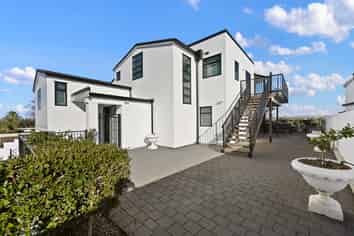 110 Pembroke Street, Hamilton Lake