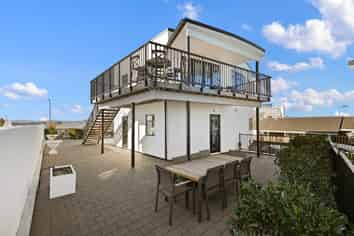 110 Pembroke Street, Hamilton Lake
