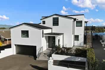 110 Pembroke Street, Hamilton Lake