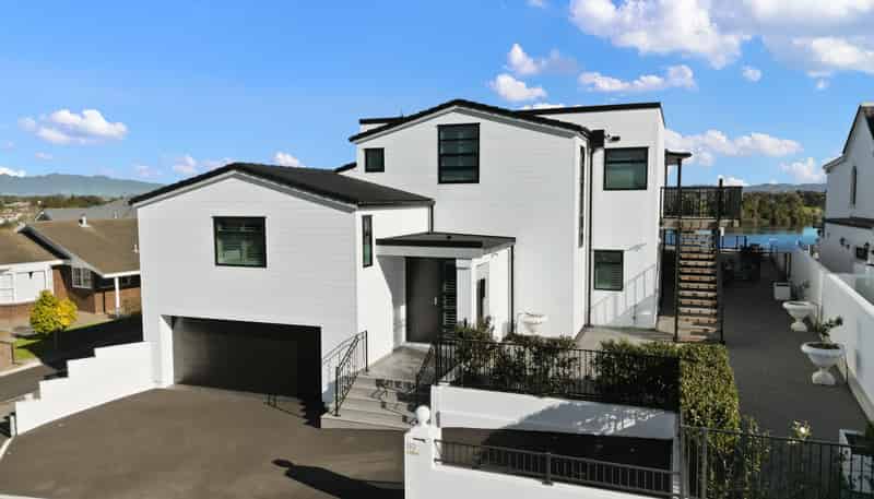 110 Pembroke Street, Hamilton Lake