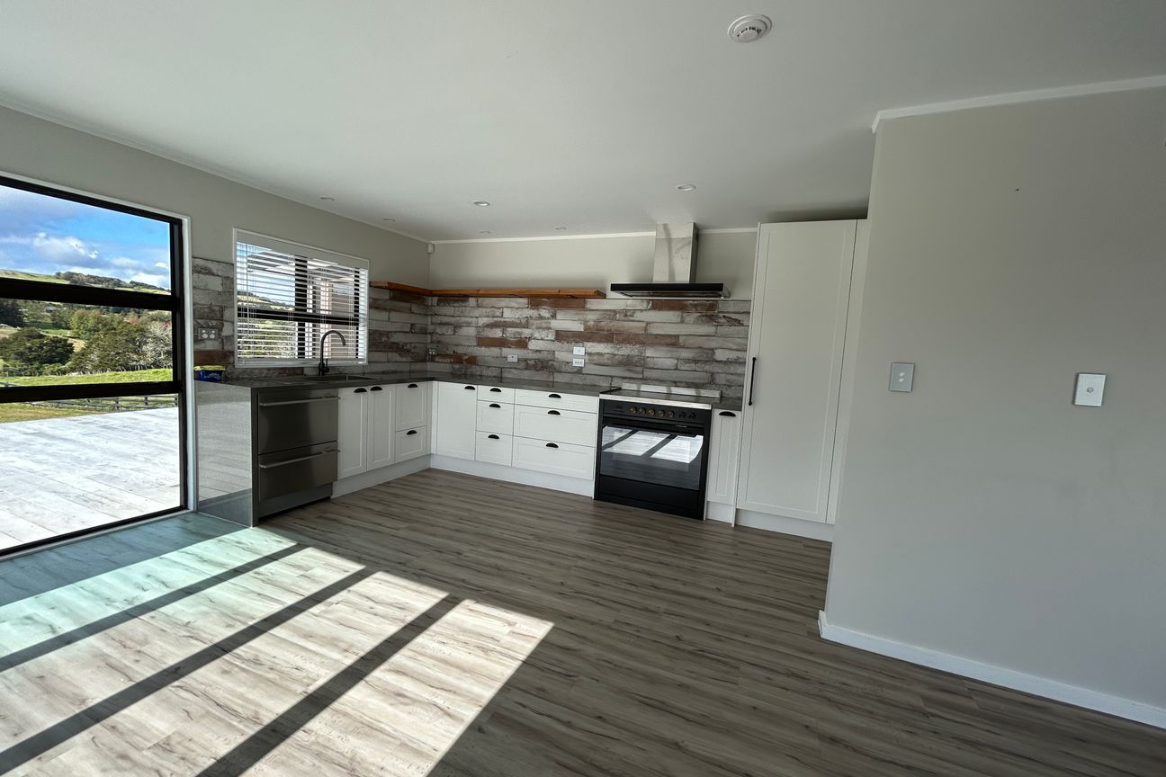 Stunning 4 bedrooms, 3 bathrooms - Widok 2