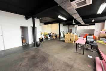VALUE NEWTON OFFICE / WAREHOUSE
