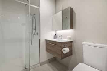 205/8 Waikumete Road , Glen Eden