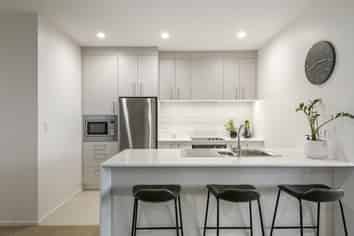 205/8 Waikumete Road , Glen Eden