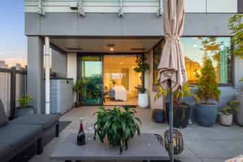 205/8 Waikumete Road , Glen Eden
