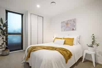 205/8 Waikumete Road , Glen Eden