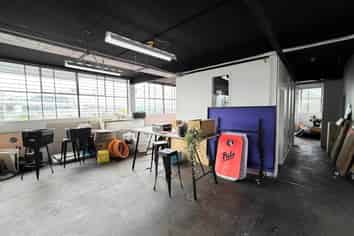 VALUE NEWTON WAREHOUSE / OFFICE
