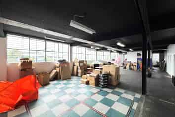 VALUE NEWTON WAREHOUSE / OFFICE
