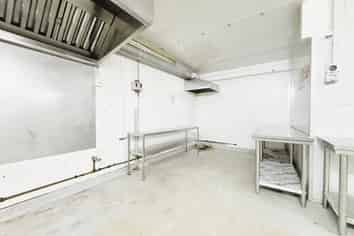 Food Grade Warehouse with Retail | 79 m2