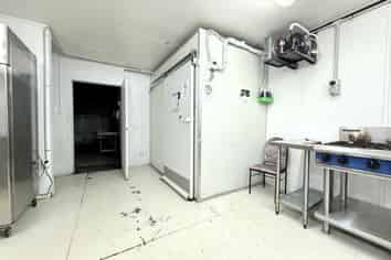 Food Grade Warehouse with Retail | 79 m2