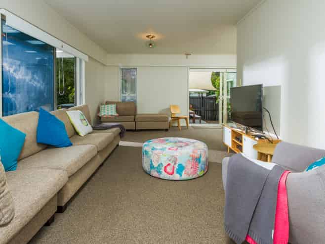 26 Lauderdale Road, Birkdale
