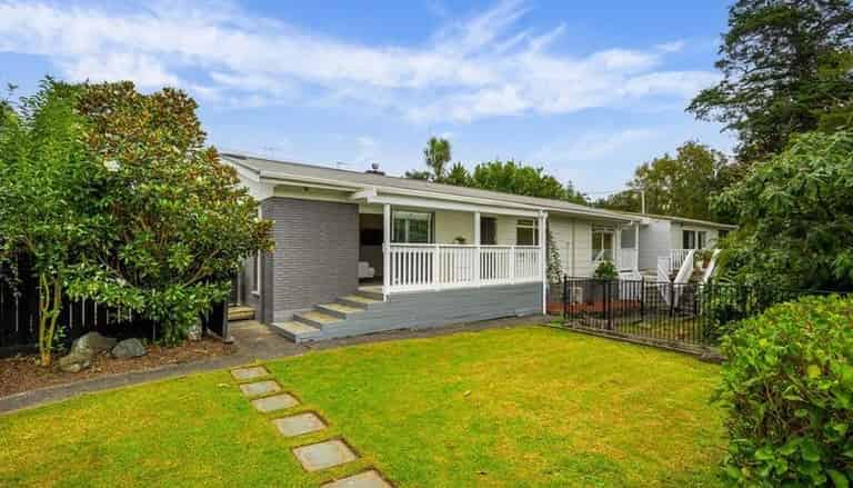 26 Lauderdale Road, Birkdale