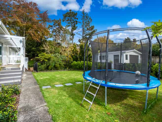 26 Lauderdale Road, Birkdale