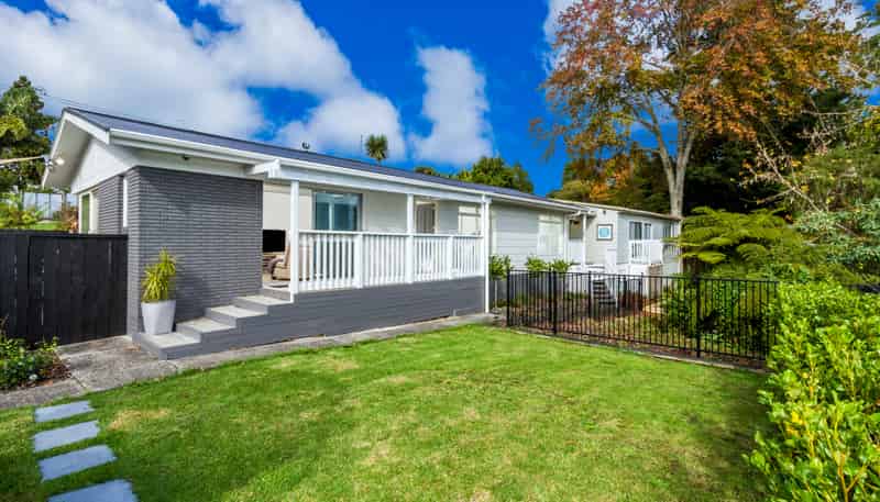 26 Lauderdale Road, Birkdale