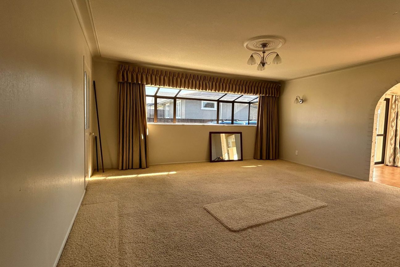 Spacious Family Home with Self-Contained Unit ... - Vista 6