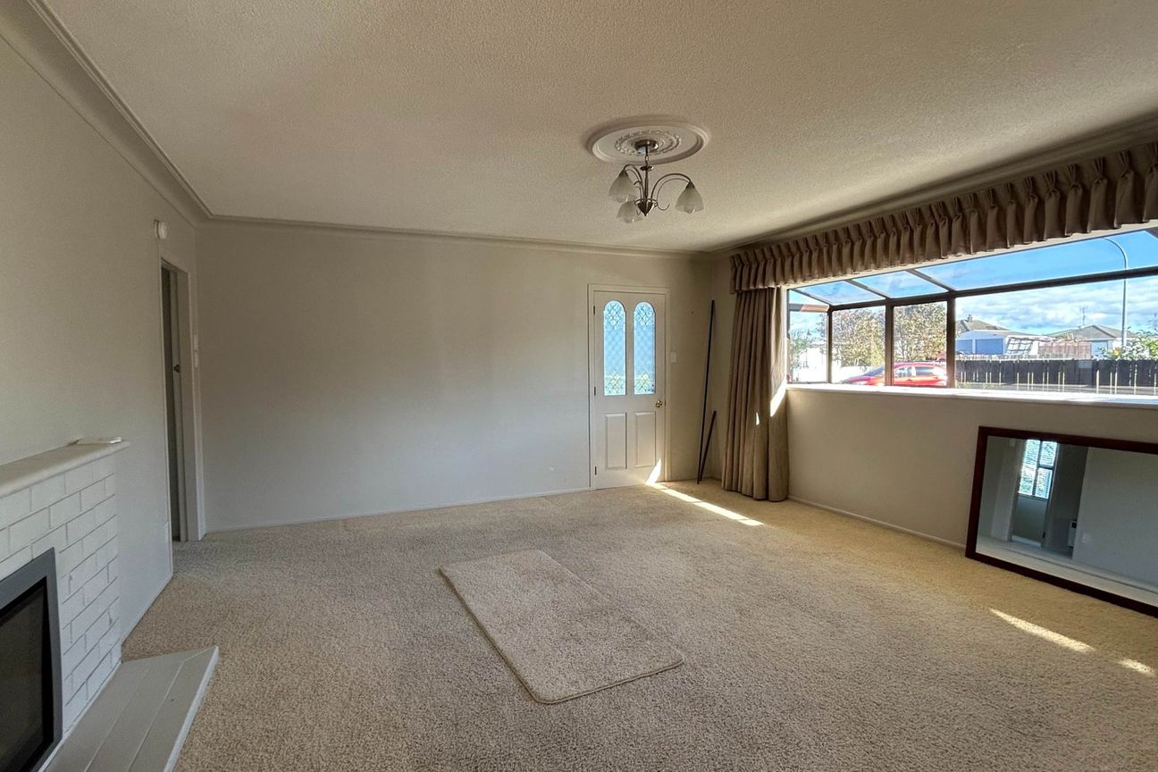 Spacious Family Home with Self-Contained Unit ... - Vista 5