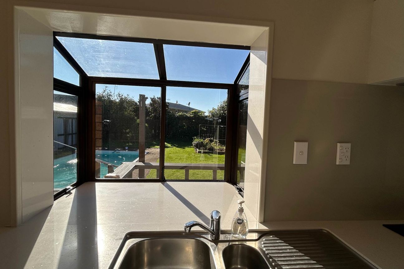 Spacious Family Home with Self-Contained Unit ... - Vista 2