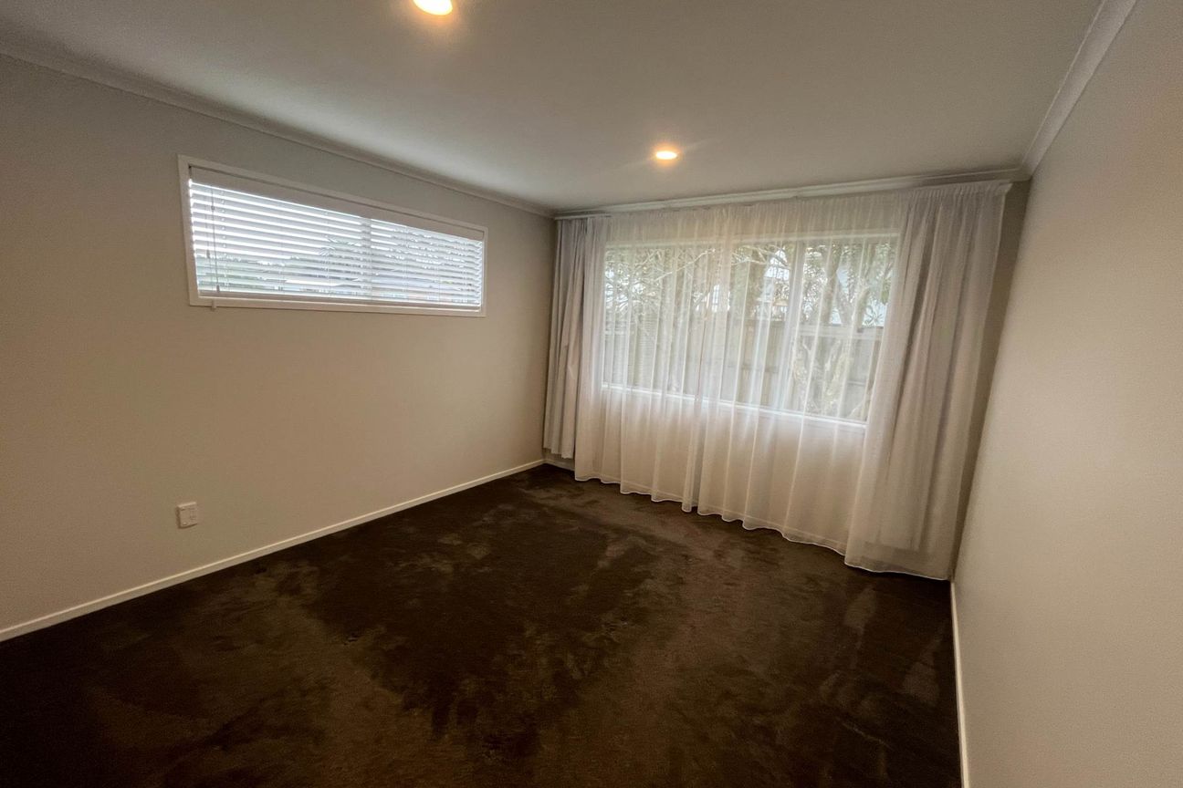 New Renovated in a Prime Sunnynook Location - Meer