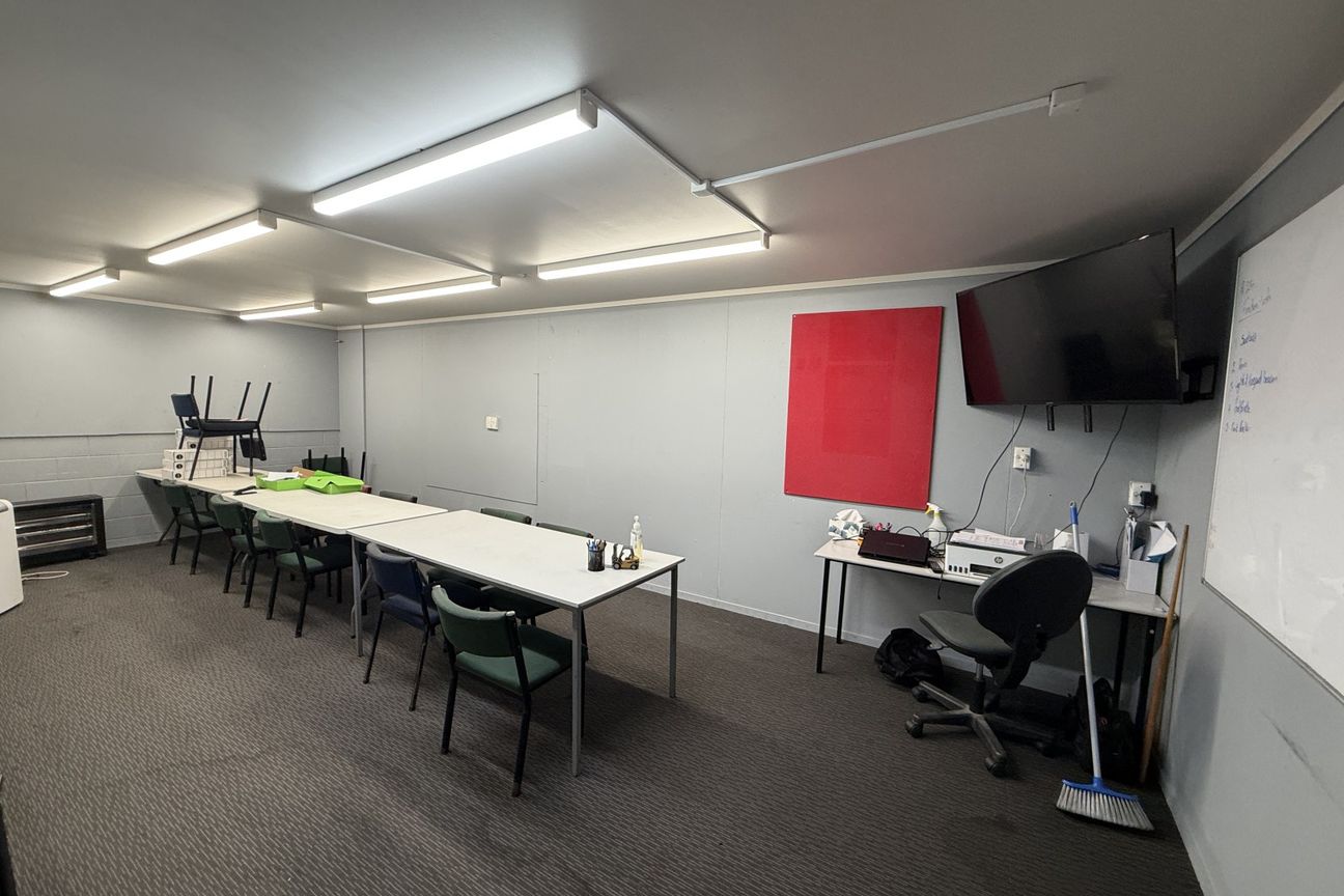 Versatile warehouse, office and showroom - Ansicht 4