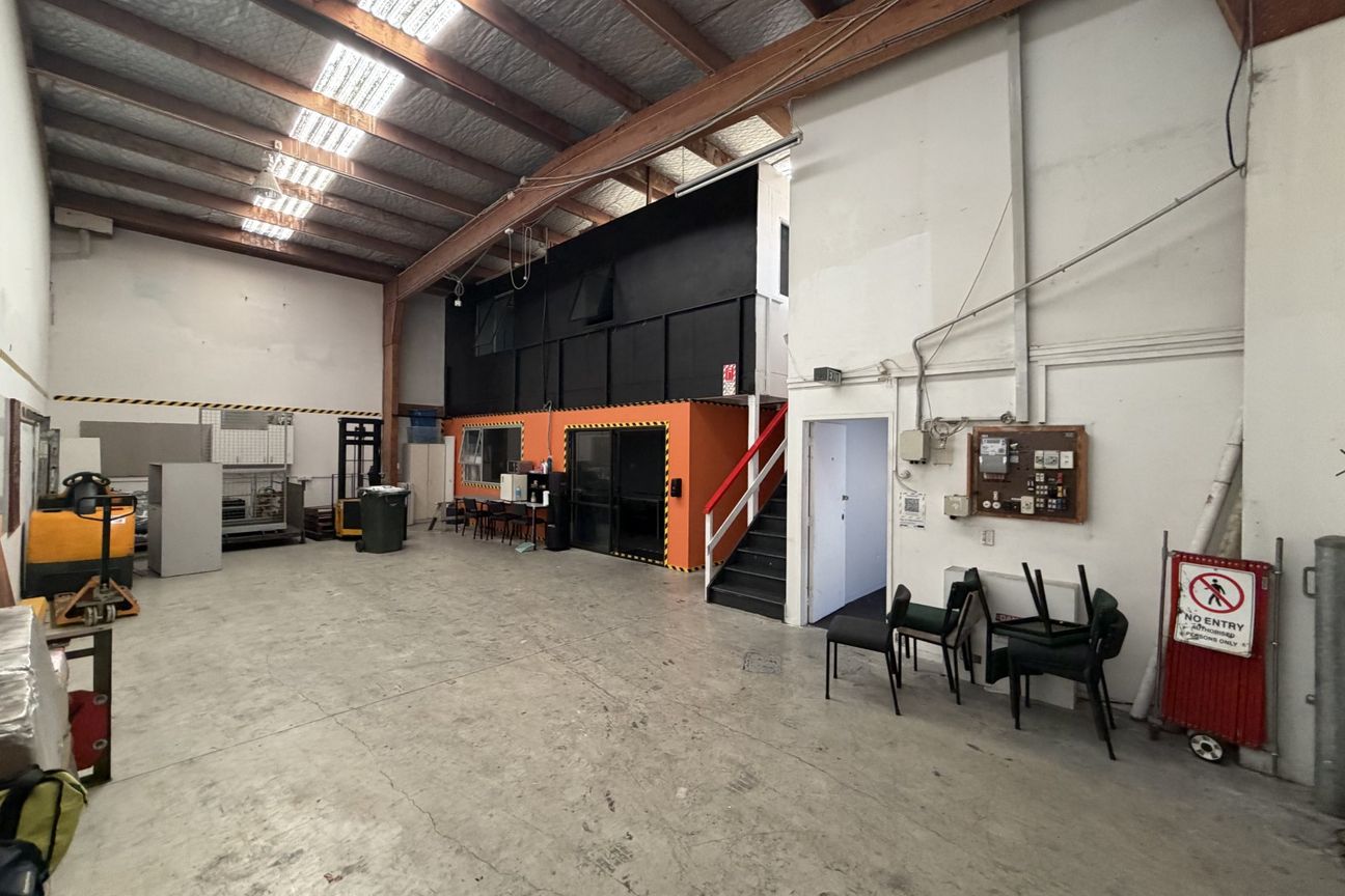 Versatile warehouse, office and showroom - Ansicht 2