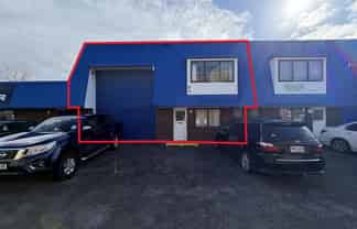 Versatile warehouse, office and showroom