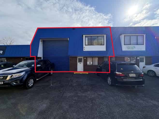 Versatile warehouse, office and showroom