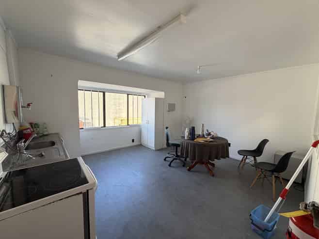 Versatile warehouse, office and showroom