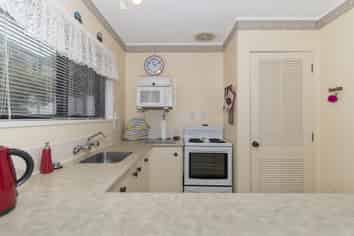27b Kotuku Place, Matua