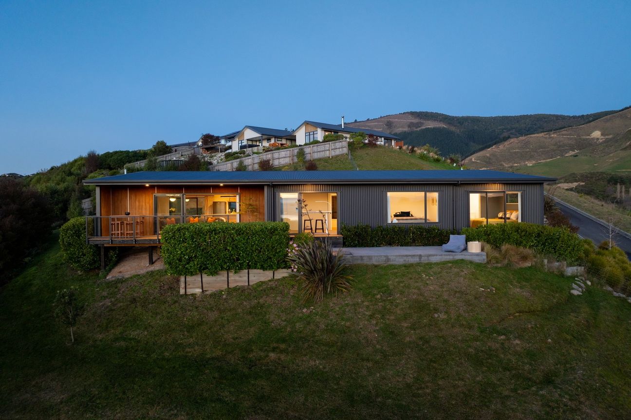 Uninterrupted Views & Night Skies - Widok 3