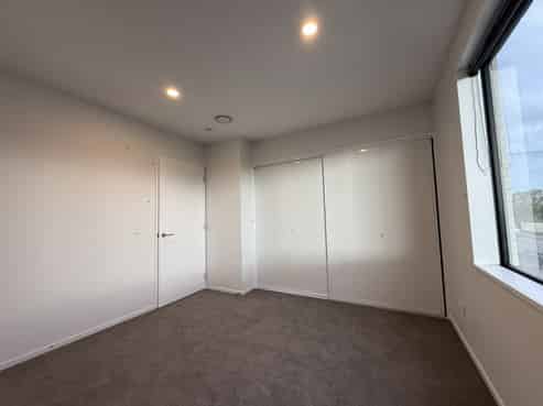 2/394 Selwyn Street, Addington